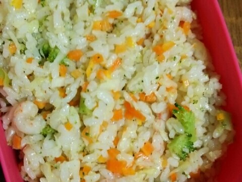 レンジで作る！　エビチャーハン（コンソメ味）